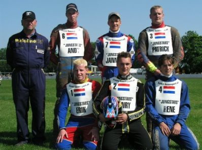 {short description of image}