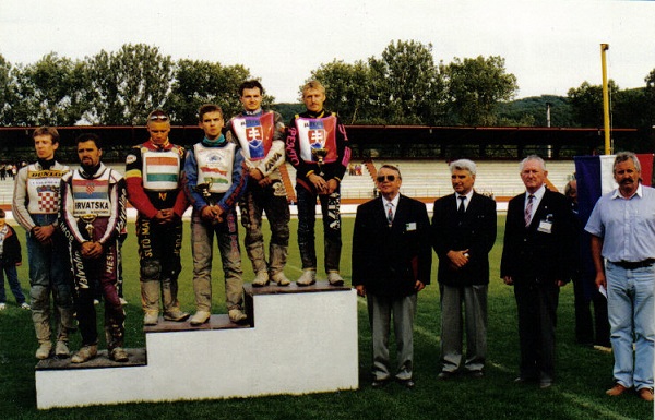 {short description of image}